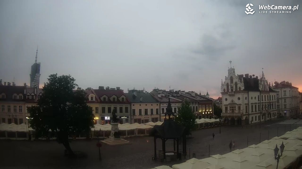 Rzeszów - Stary Rynek i Ratusz - 07 lipiec 2025, 20:34