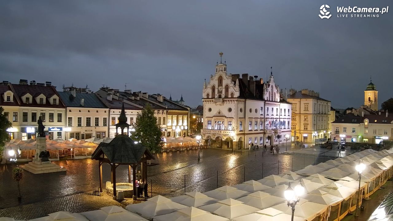 Rzeszów - Stary Rynek i Ratusz - 11 październik 2025, 18:16