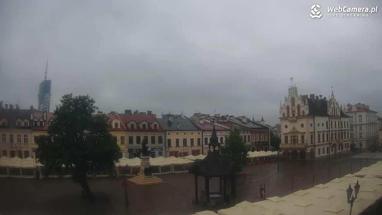 Rzeszów - Stary Rynek i Ratusz - 09 lipiec 2025, 08:03