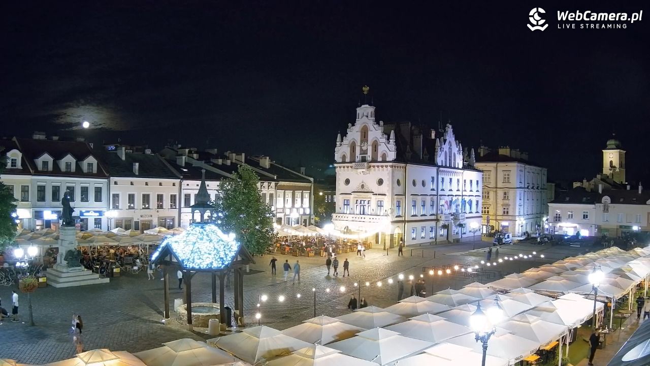 Rzeszów - Stary Rynek i Ratusz - 25 lipiec 2026, 23:43