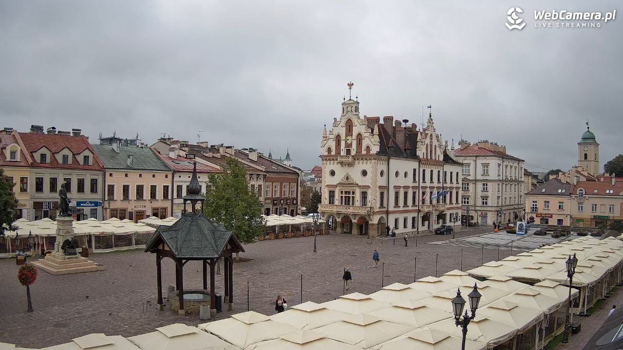 Rzeszów - Stary Rynek i Ratusz - 15 wresień 2026, 08:50