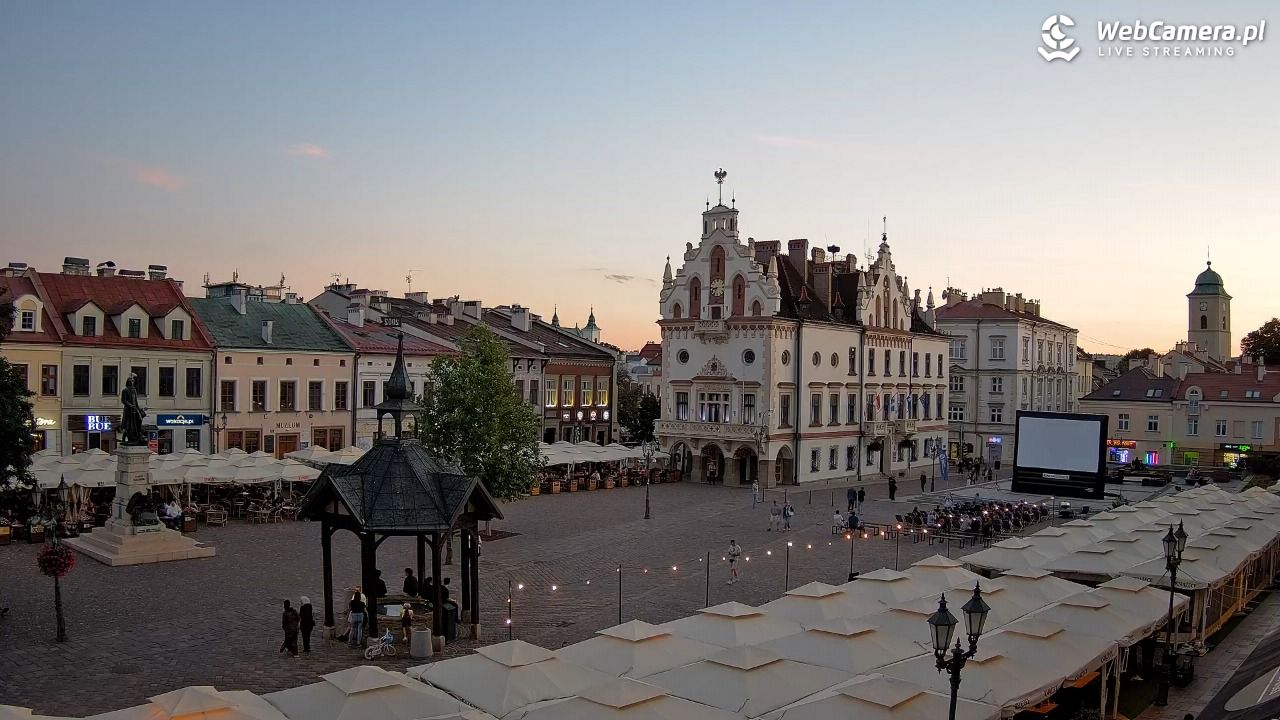 Rzeszów - Stary Rynek i Ratusz - 28 lipiec 2026, 20:34
