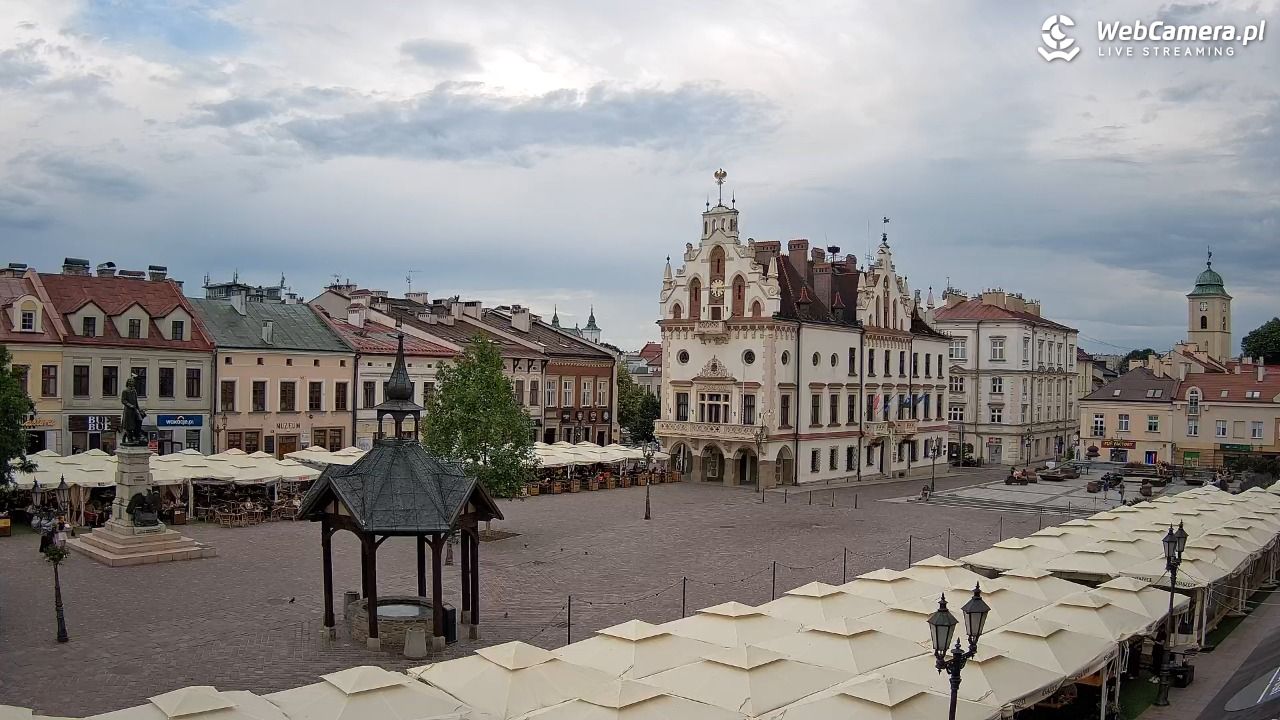 Rzeszów - Stary Rynek i Ratusz - 09 czerwiec 2026, 18:16