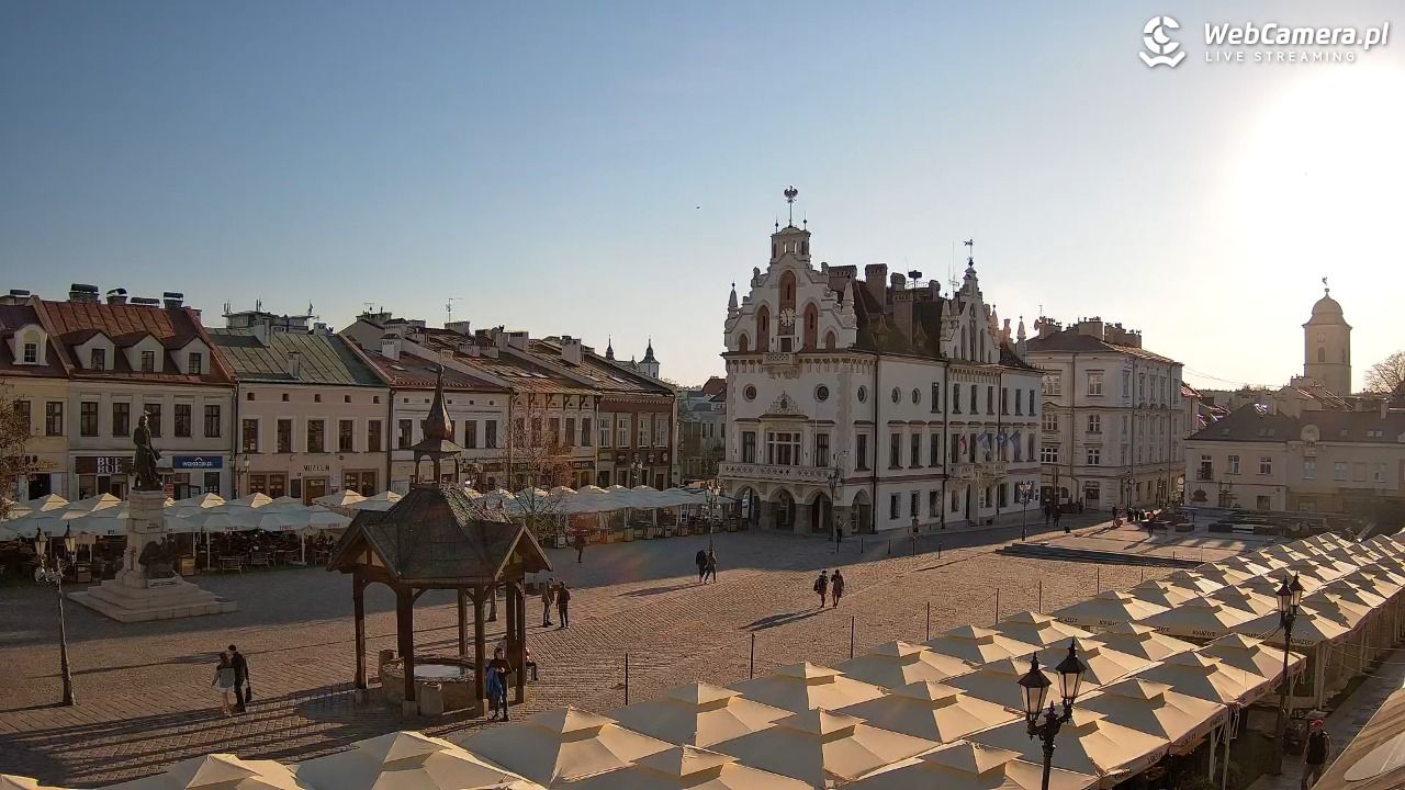 Rzeszów - Stary Rynek i Ratusz - 17 kwiecień 2026, 17:58
