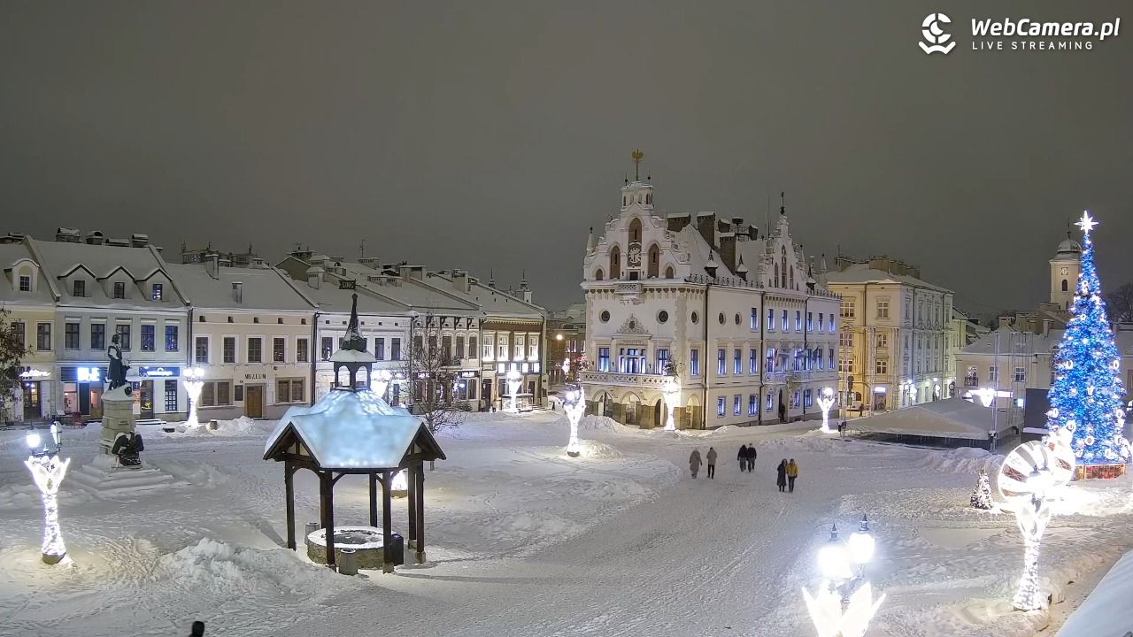 Rzeszów - Stary Rynek i Ratusz - 11 styczeń 2026, 18:12