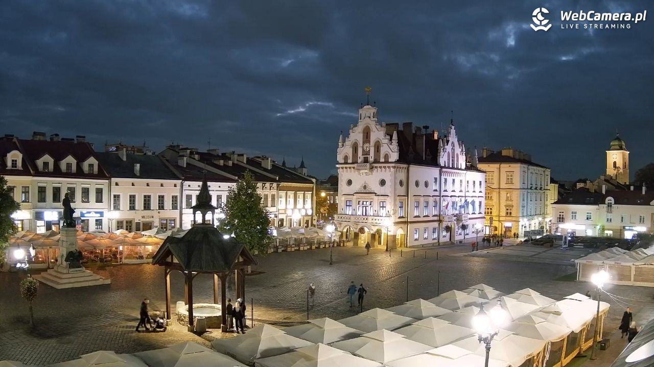 Rzeszów - Stary Rynek i Ratusz - 16 październik 2025, 18:18