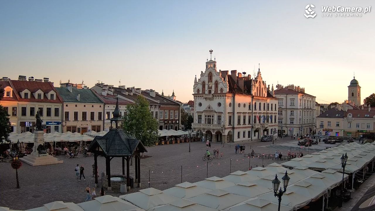 Rzeszów - Stary Rynek i Ratusz - 29 lipiec 2026, 20:02