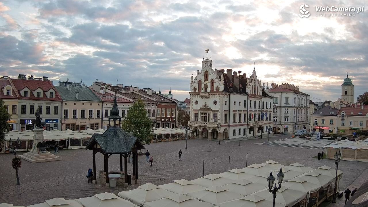 Rzeszów - Stary Rynek i Ratusz - 16 październik 2025, 17:27