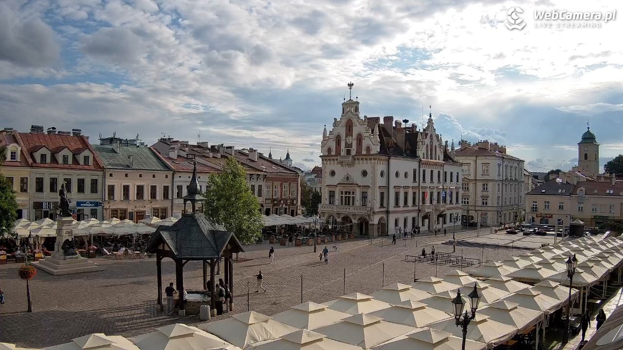 Rzeszów - Stary Rynek i Ratusz - 24 lipiec 2026, 17:58