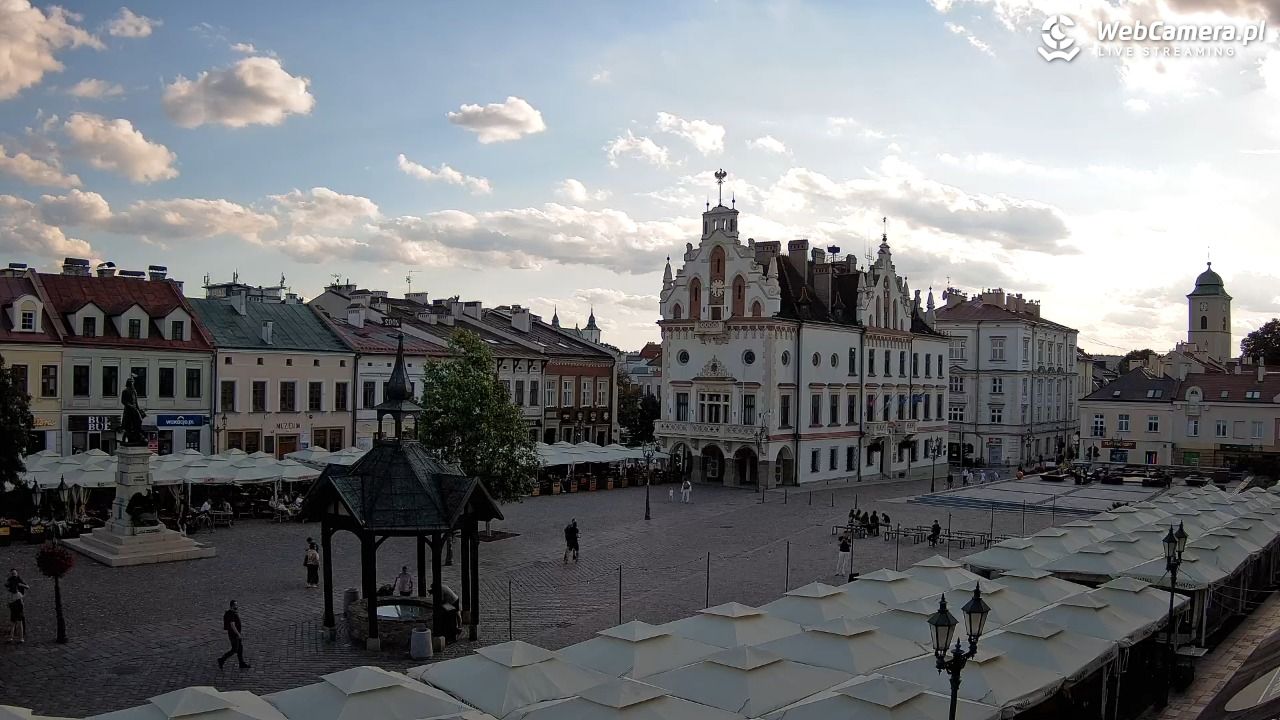 Rzeszów - Stary Rynek i Ratusz - 28 lipiec 2026, 18:16