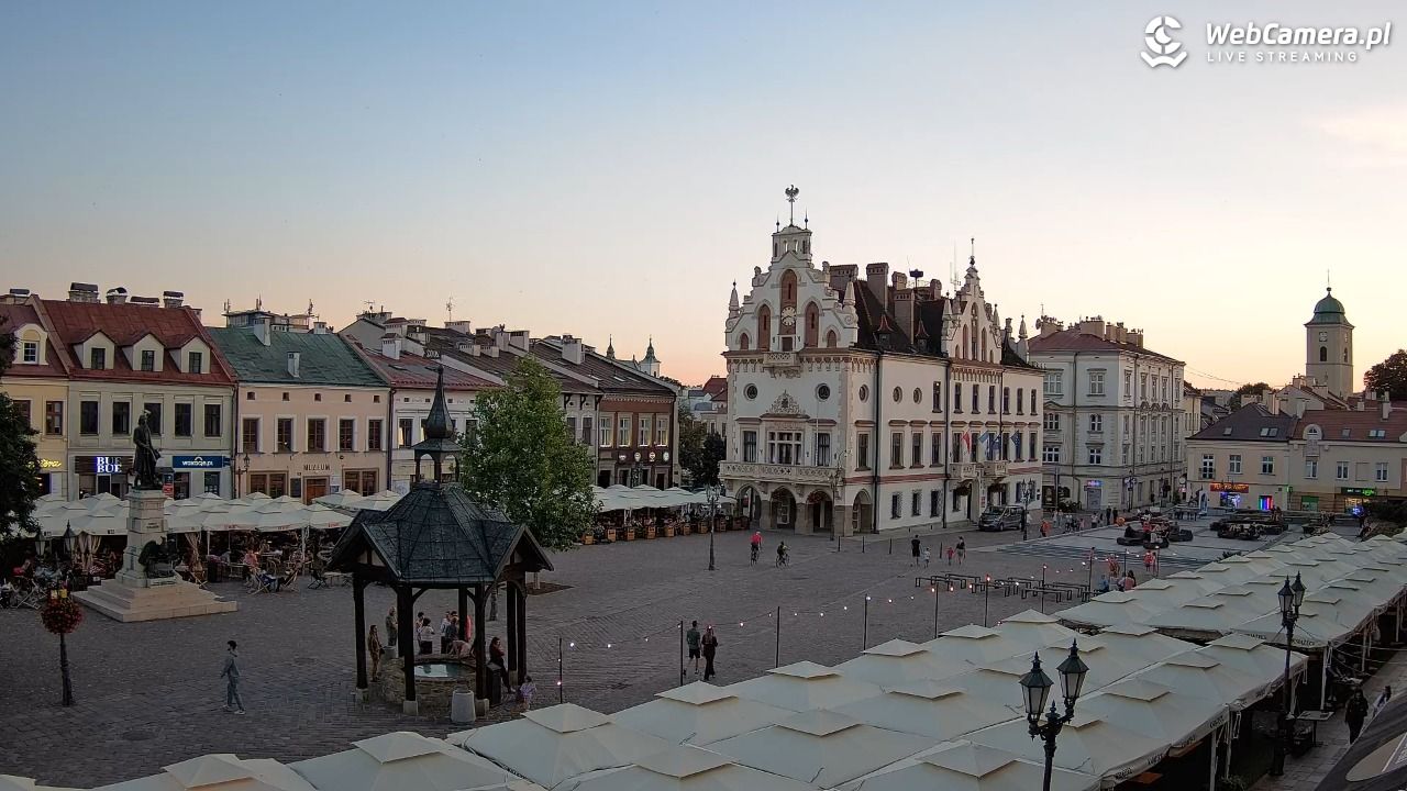 Rzeszów - Stary Rynek i Ratusz - 29 lipiec 2026, 20:17