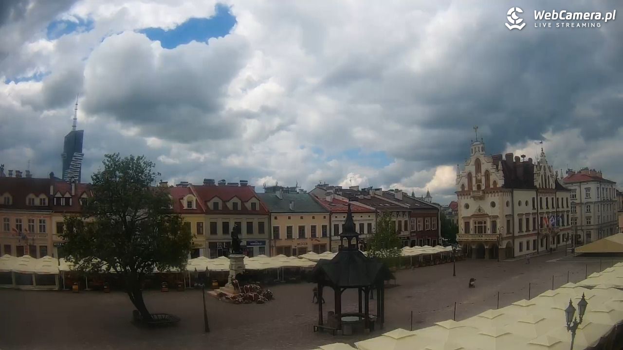 Rzeszów - Stary Rynek i Ratusz - 11 maj 2025, 10:44
