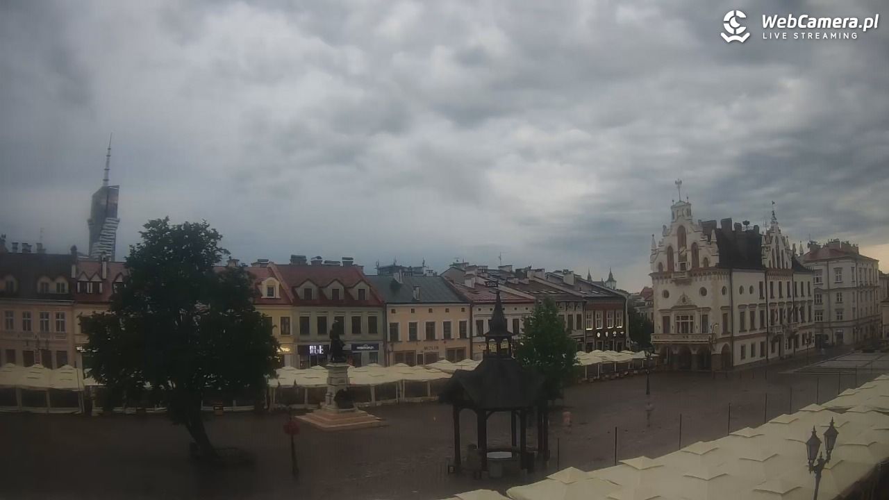 Rzeszów - Stary Rynek i Ratusz - 07 lipiec 2025, 20:09