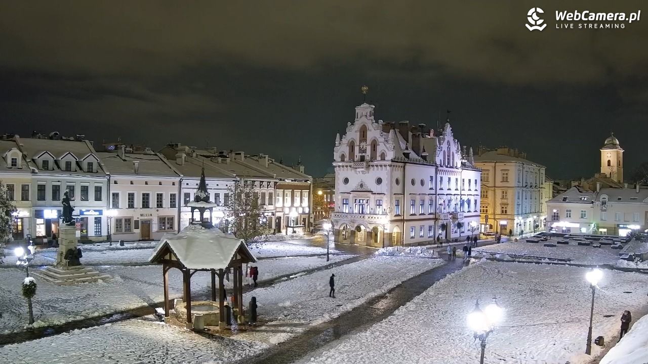 Rzeszów - Stary Rynek i Ratusz - 23 listopad 2025, 18:28