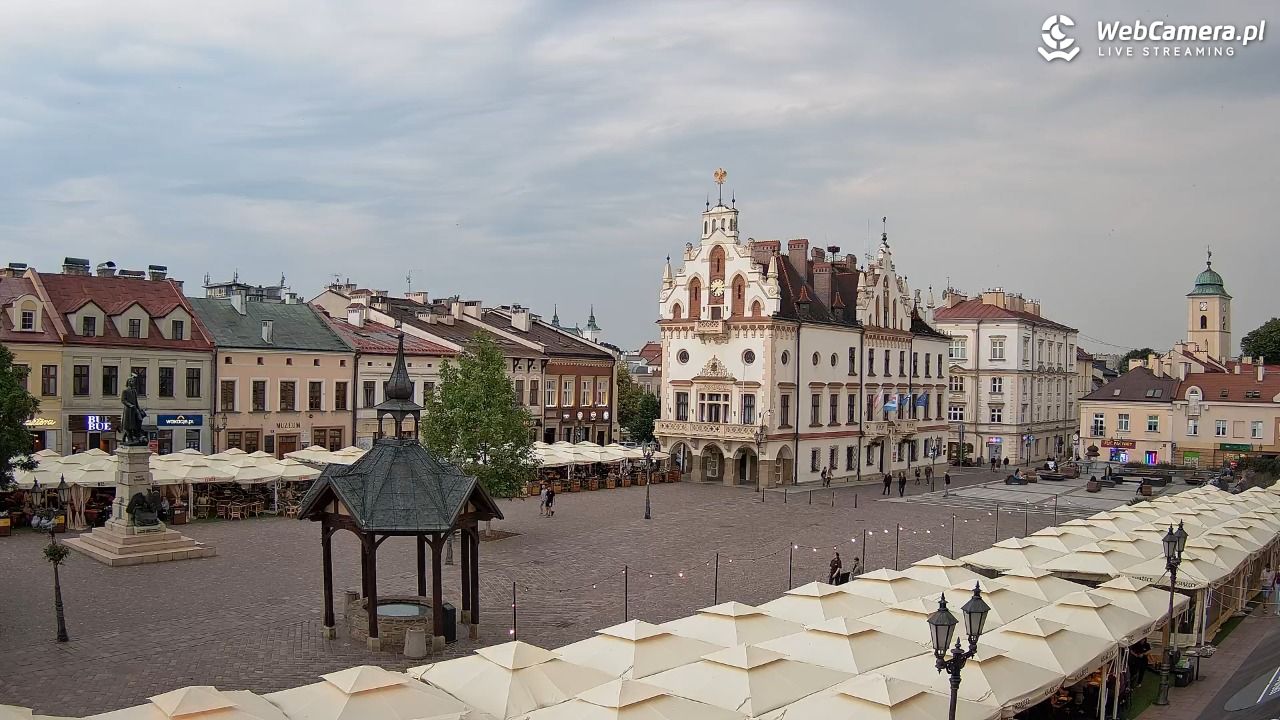 Rzeszów - Stary Rynek i Ratusz - 10 czerwiec 2026, 19:38