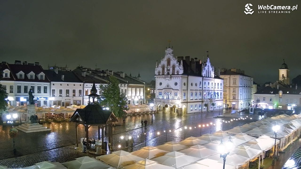 Rzeszów - Stary Rynek i Ratusz - 11 wresień 2026, 20:50