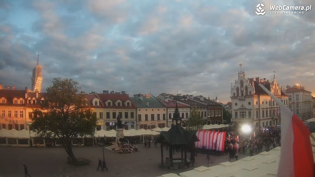 Rzeszów - Stary Rynek i Ratusz - 08 maj 2025, 19:42