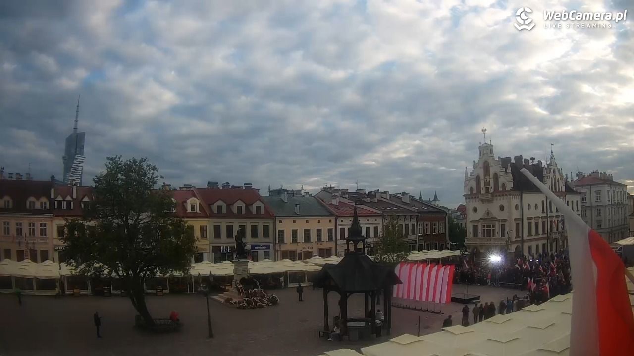 Rzeszów - Stary Rynek i Ratusz - 08 maj 2025, 18:48