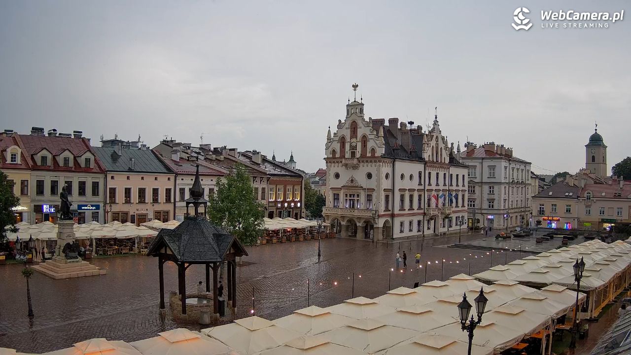 Rzeszów - Stary Rynek i Ratusz - 10 czerwiec 2026, 20:18