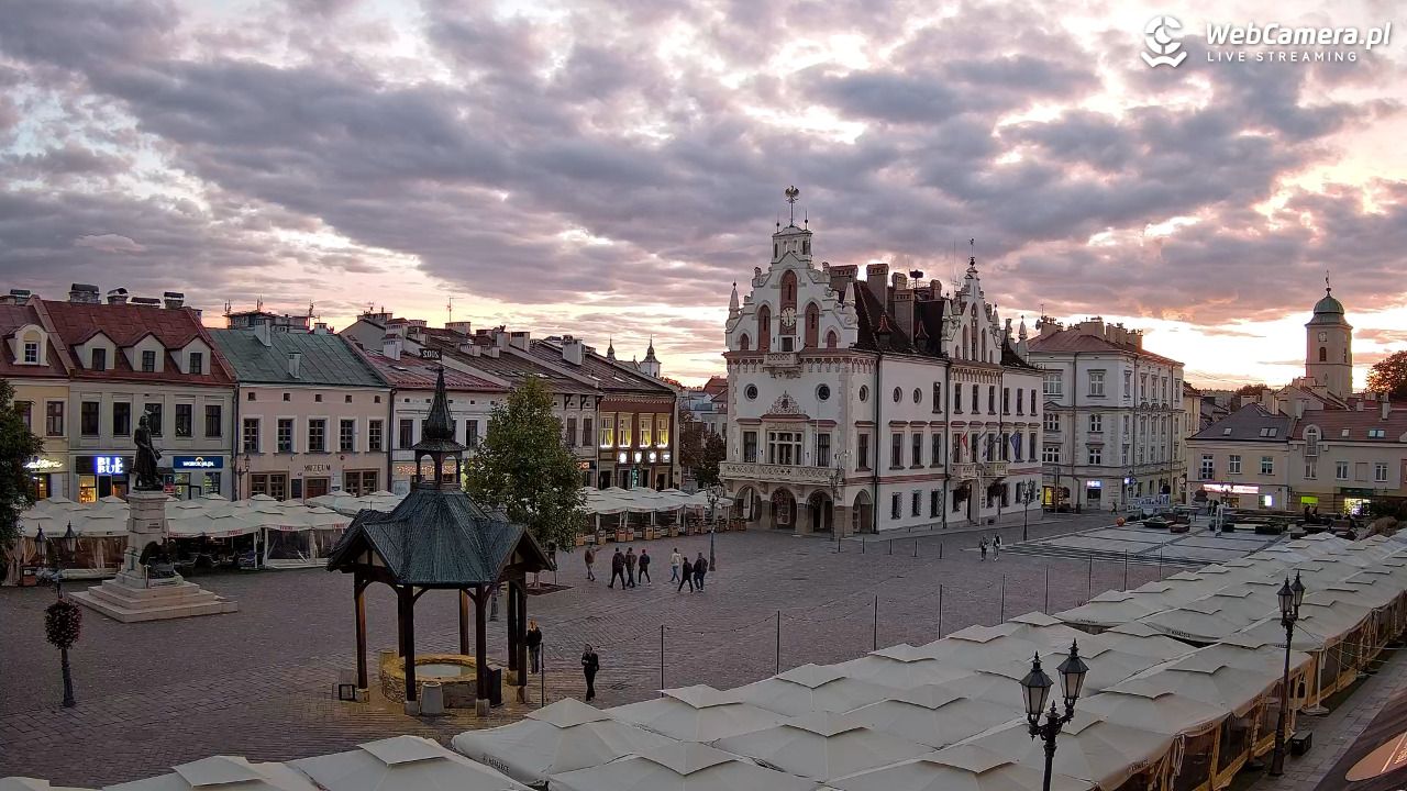 Rzeszów - Stary Rynek i Ratusz - 13 październik 2025, 17:59