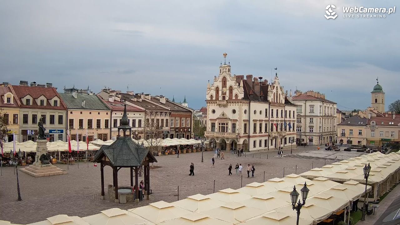 Rzeszów - Stary Rynek i Ratusz - 19 kwiecień 2026, 18:50