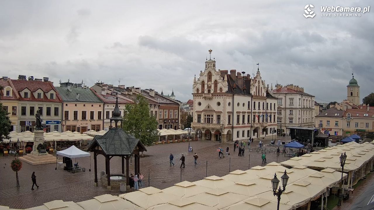 Rzeszów - Stary Rynek i Ratusz - 12 wresień 2026, 16:37