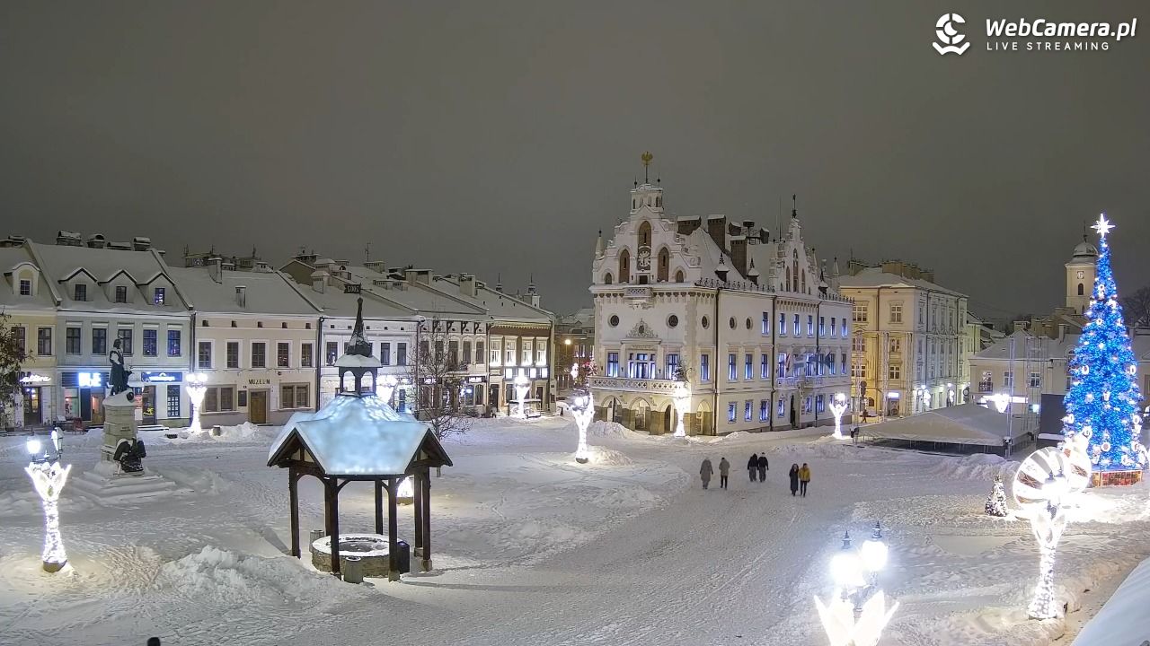 Rzeszów - Stary Rynek i Ratusz - 11 styczeń 2026, 18:12