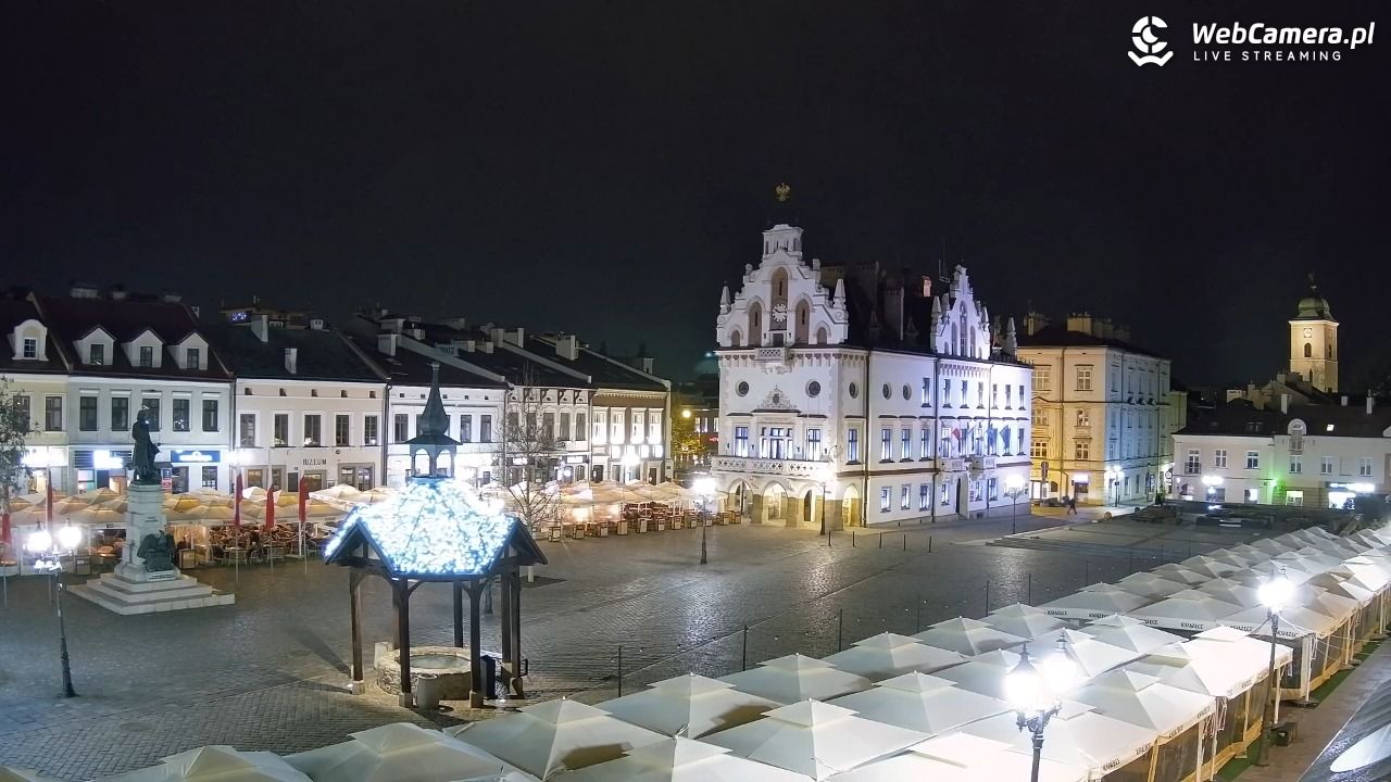 Rzeszów - Stary Rynek i Ratusz - 19 kwiecień 2026, 22:14