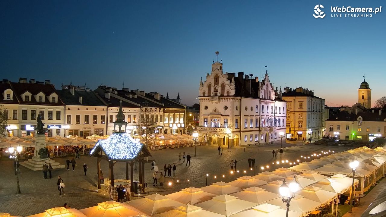 Rzeszów - Stary Rynek i Ratusz - 17 kwiecień 2026, 20:11