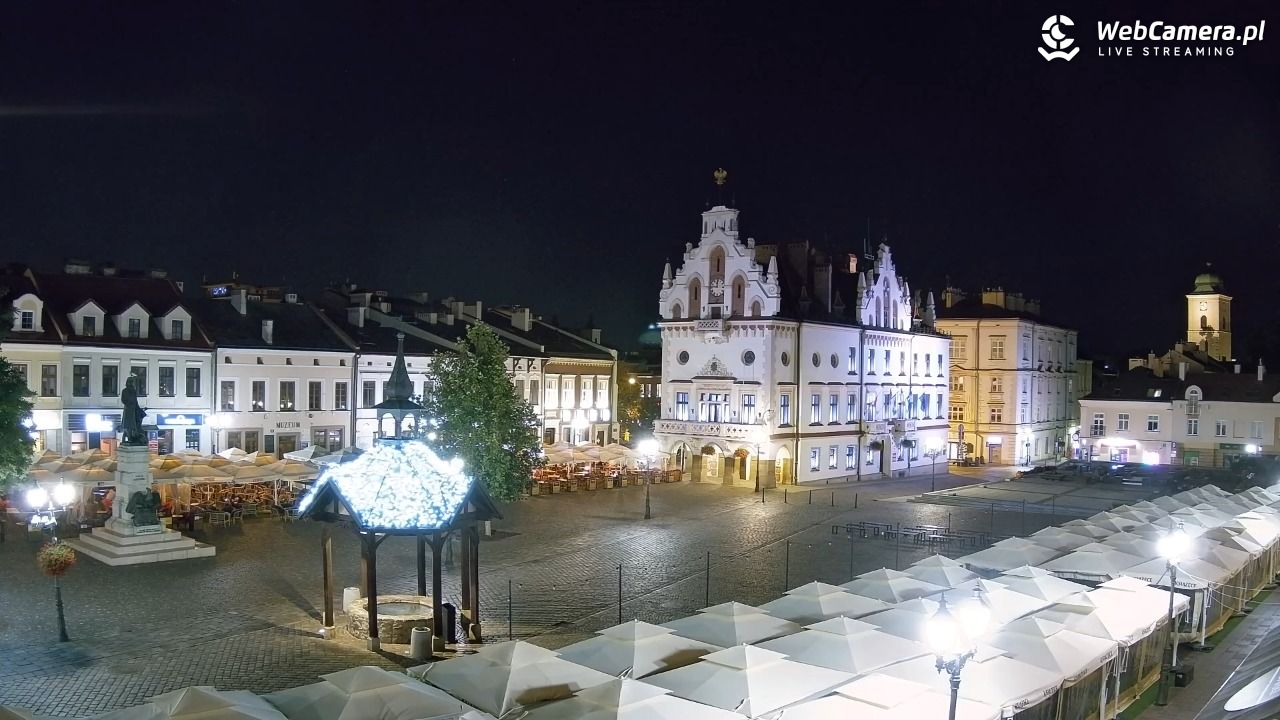 Rzeszów - Stary Rynek i Ratusz - 27 lipiec 2026, 23:48