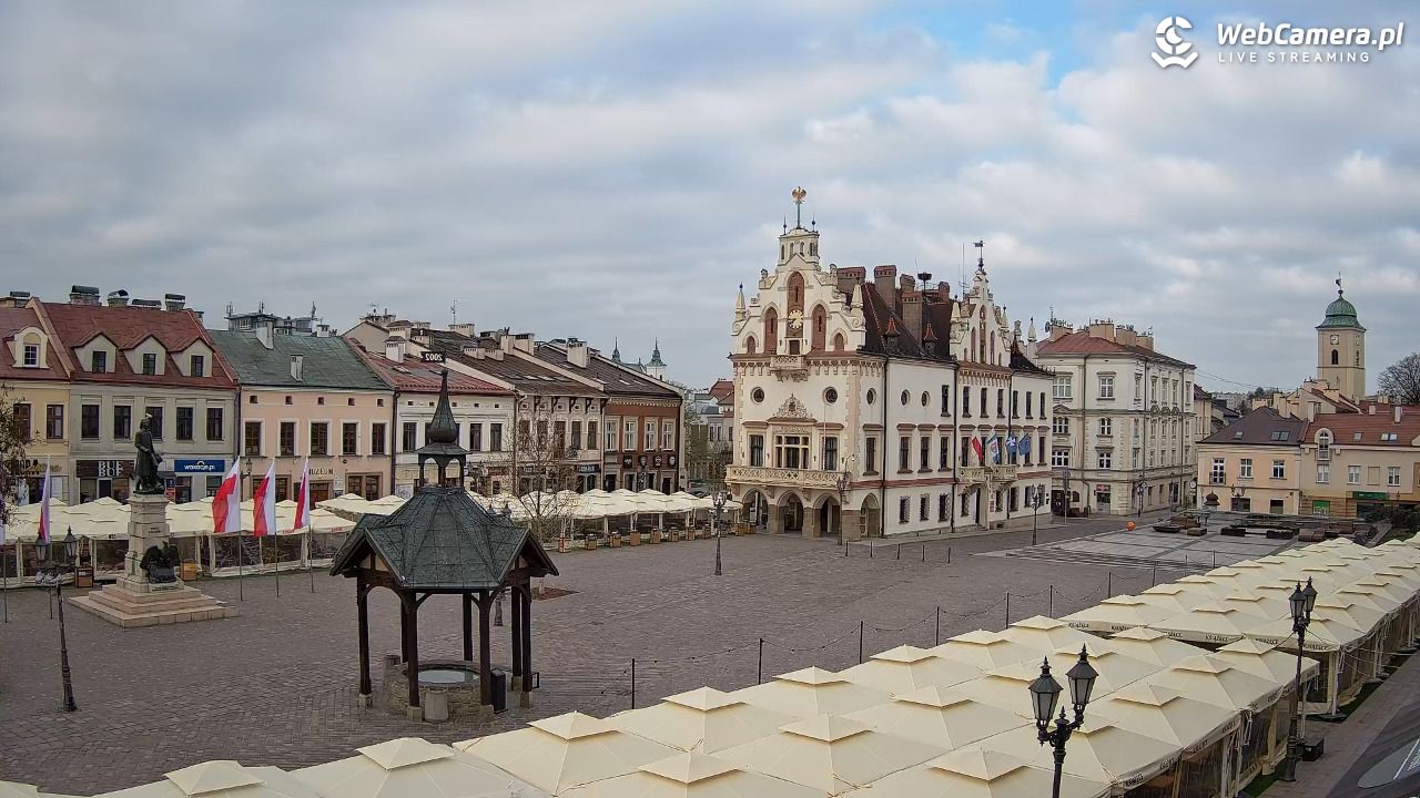 Rzeszów - Stary Rynek i Ratusz - 18 kwiecień 2026, 07:46