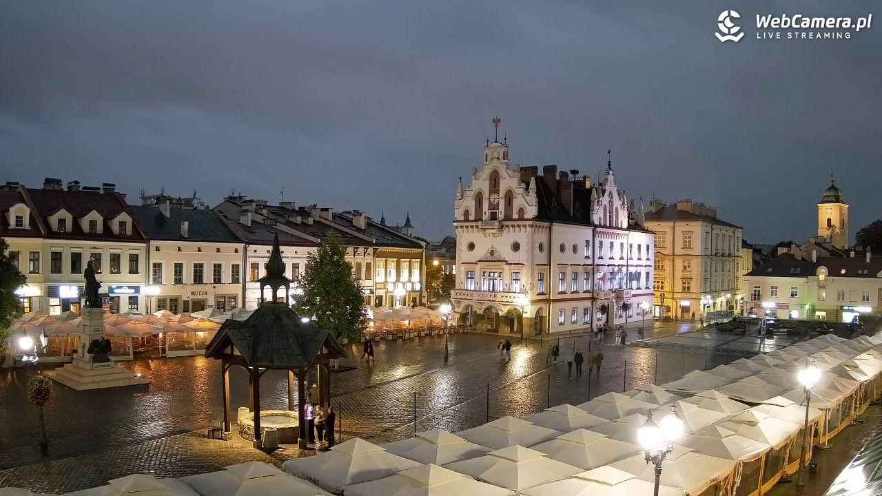 Rzeszów - Stary Rynek i Ratusz - 11 październik 2025, 18:17