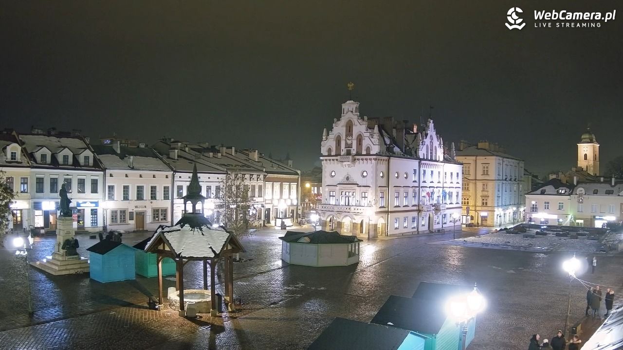 Rzeszów - Stary Rynek i Ratusz - 25 listopad 2025, 22:17