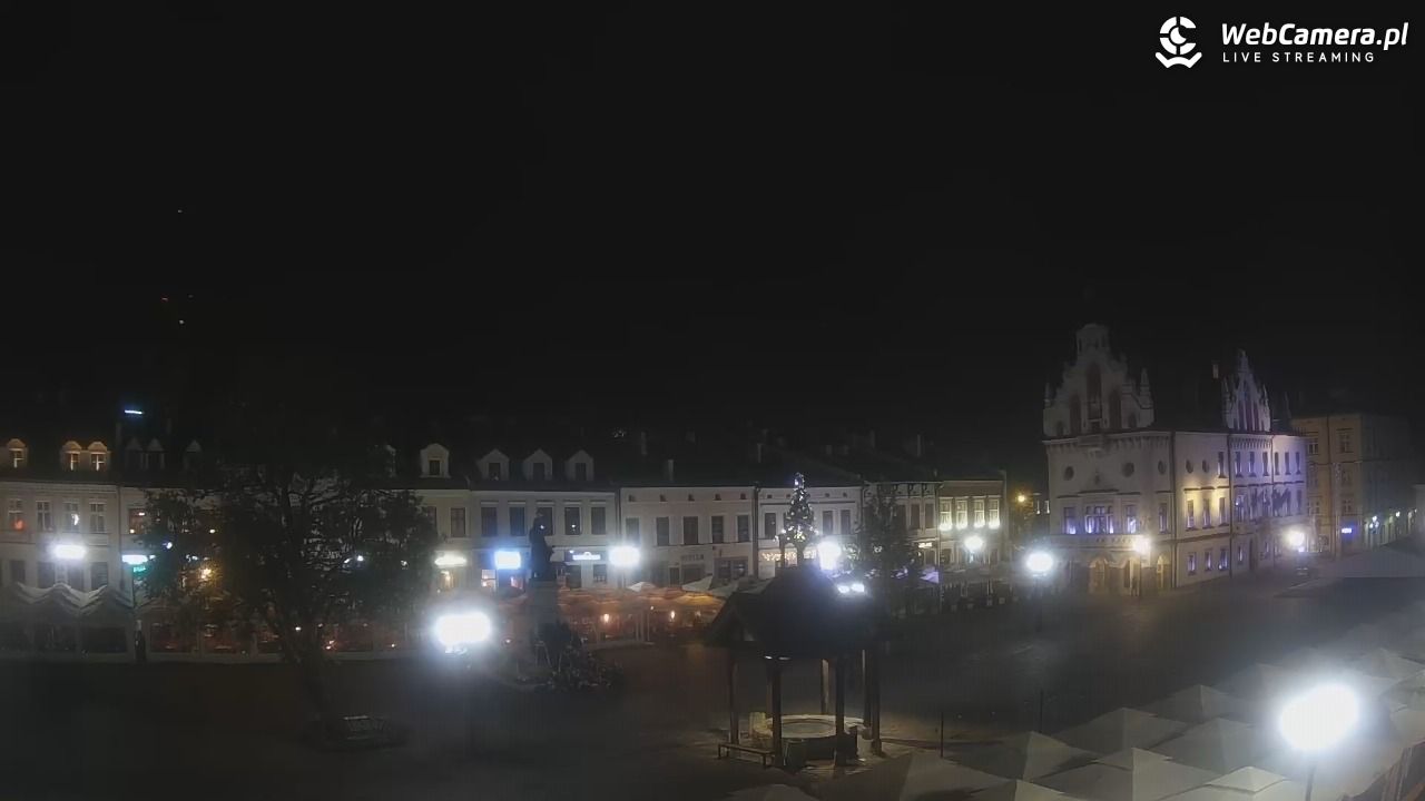 Rzeszów - Stary Rynek i Ratusz - 09 maj 2025, 23:49