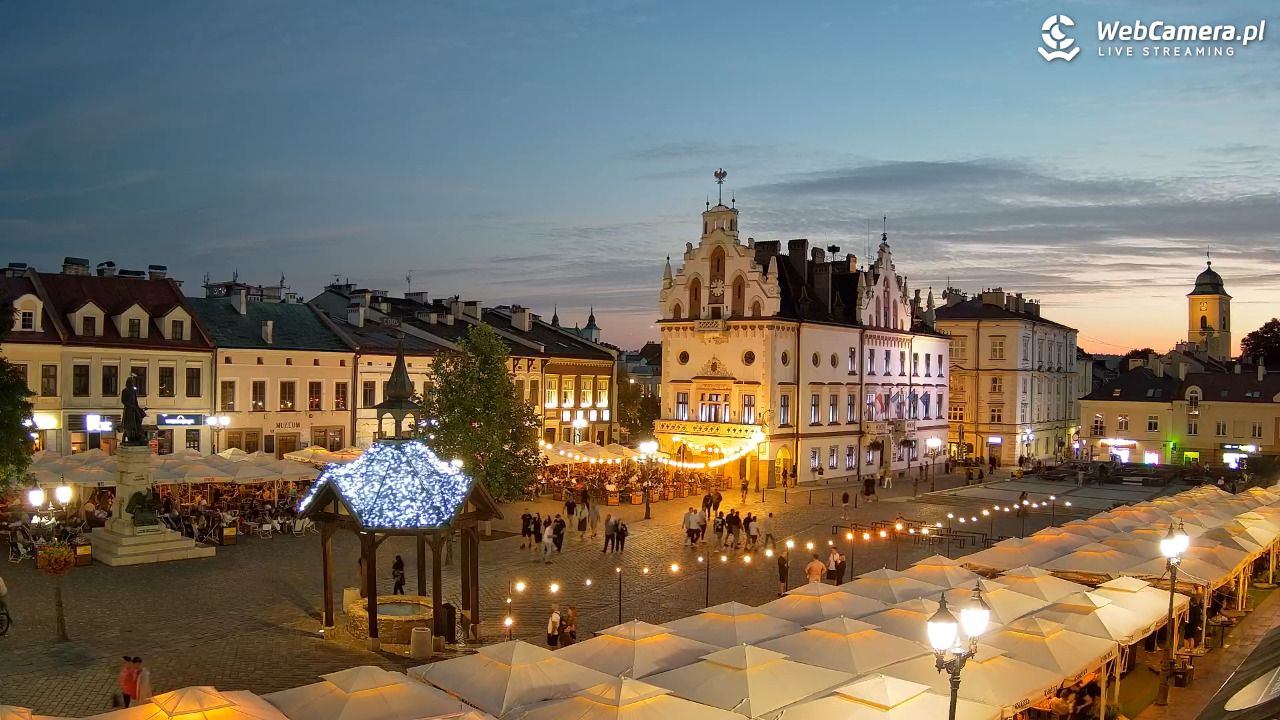 Rzeszów - Stary Rynek i Ratusz - 25 lipiec 2026, 21:02