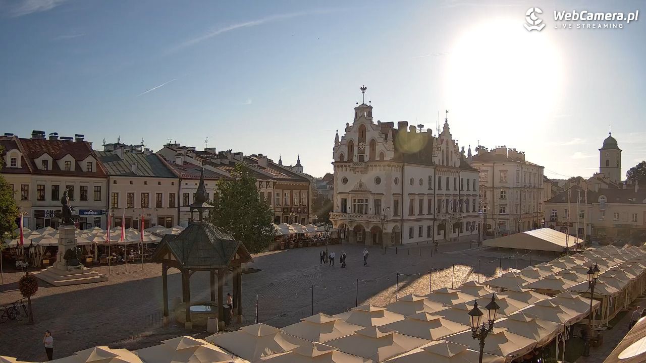 Rzeszów - Stary Rynek i Ratusz - 16 wresień 2026, 17:08