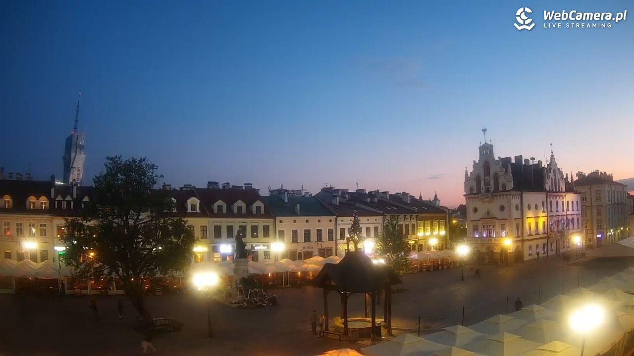 Rzeszów - Stary Rynek i Ratusz - 09 maj 2025, 20:31