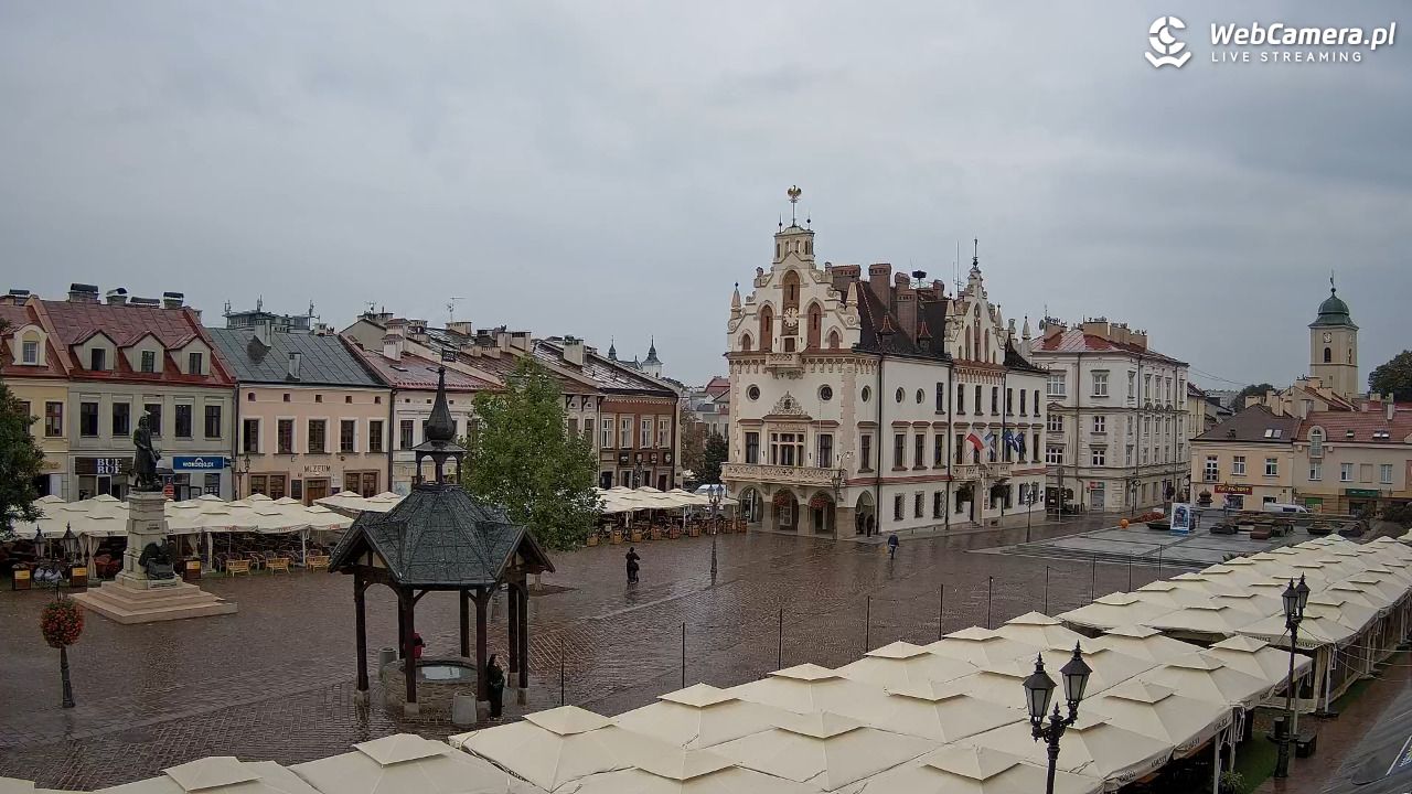 Rzeszów - Stary Rynek i Ratusz - 11 wresień 2026, 11:53