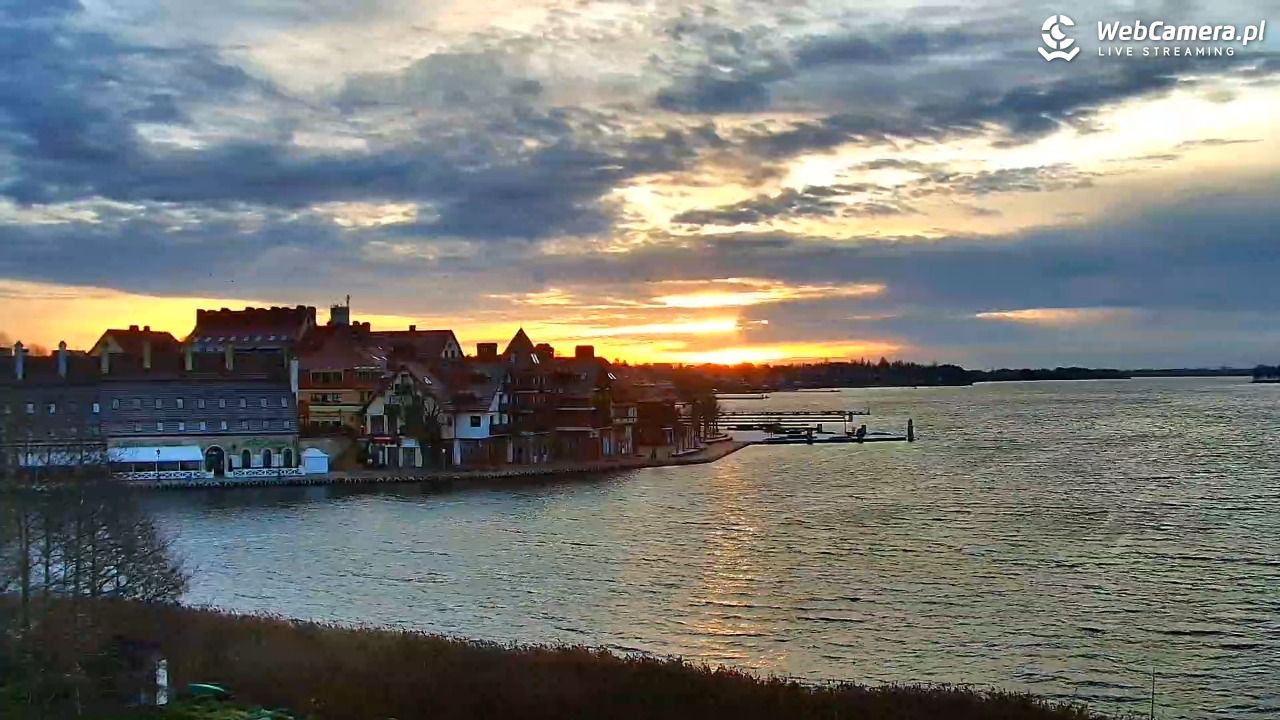 MIKOŁAJKI - widok na port - 16 listopad 2025, 07:22