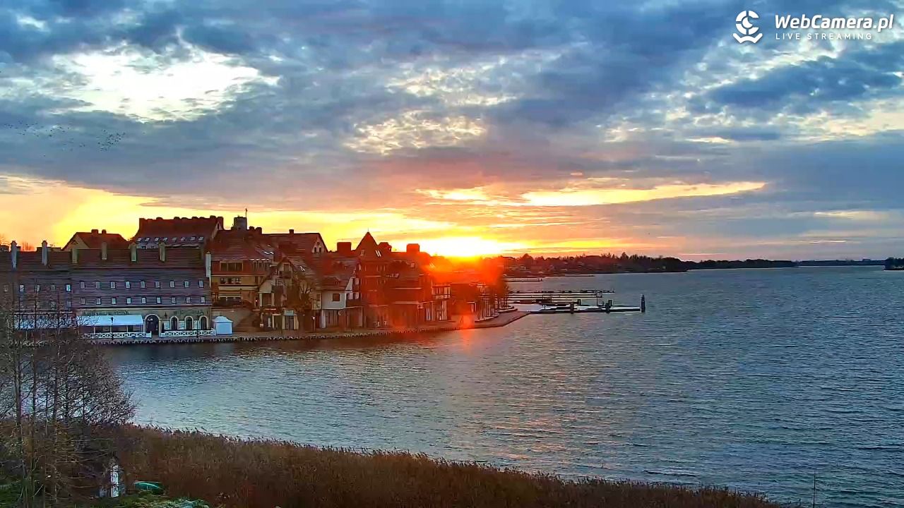 MIKOŁAJKI - widok na port - 16 listopad 2025, 07:07