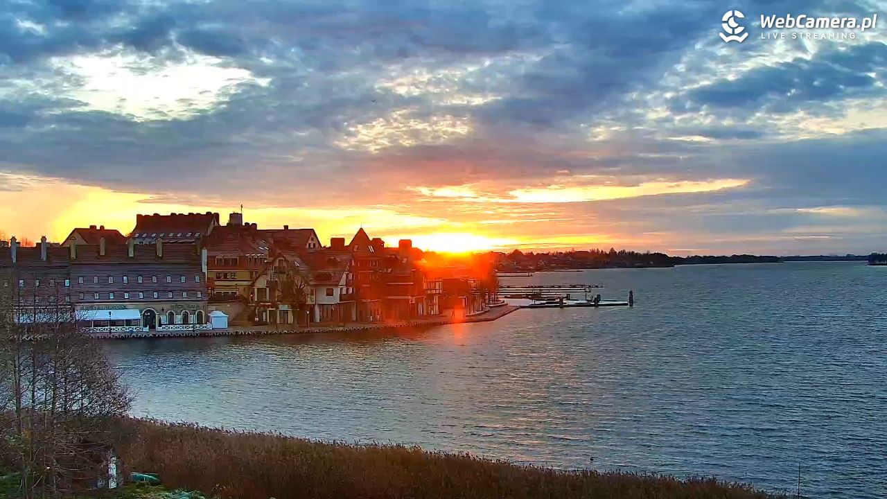 MIKOŁAJKI - widok na port - 16 listopad 2025, 07:08