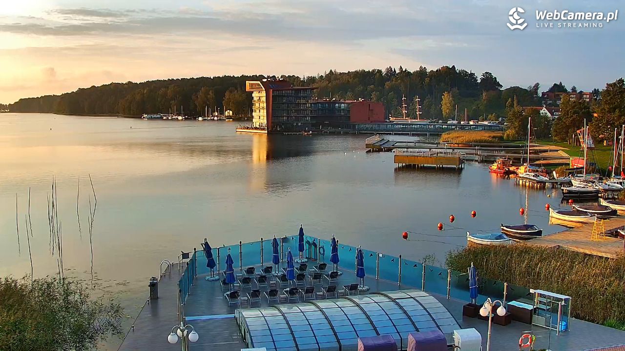 MIKOŁAJKI - widok na port - 01 październik 2025, 07:12