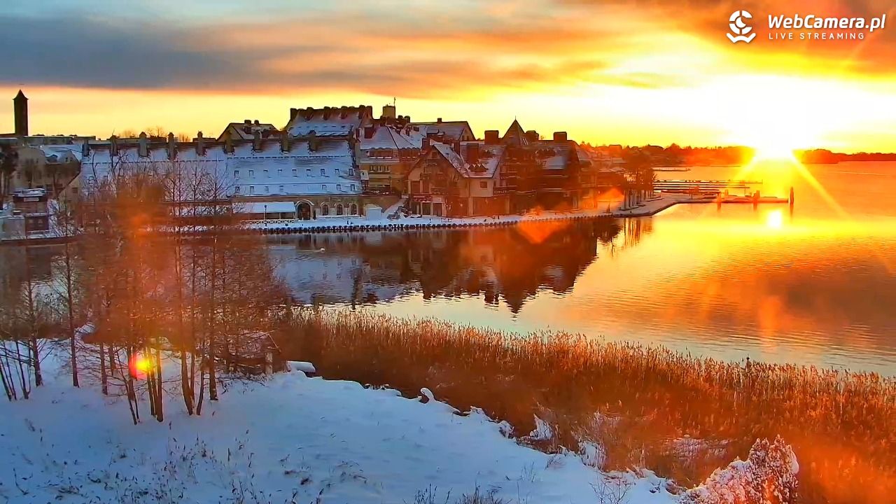 MIKOŁAJKI - widok na port - 31 grudzień 2025, 08:03