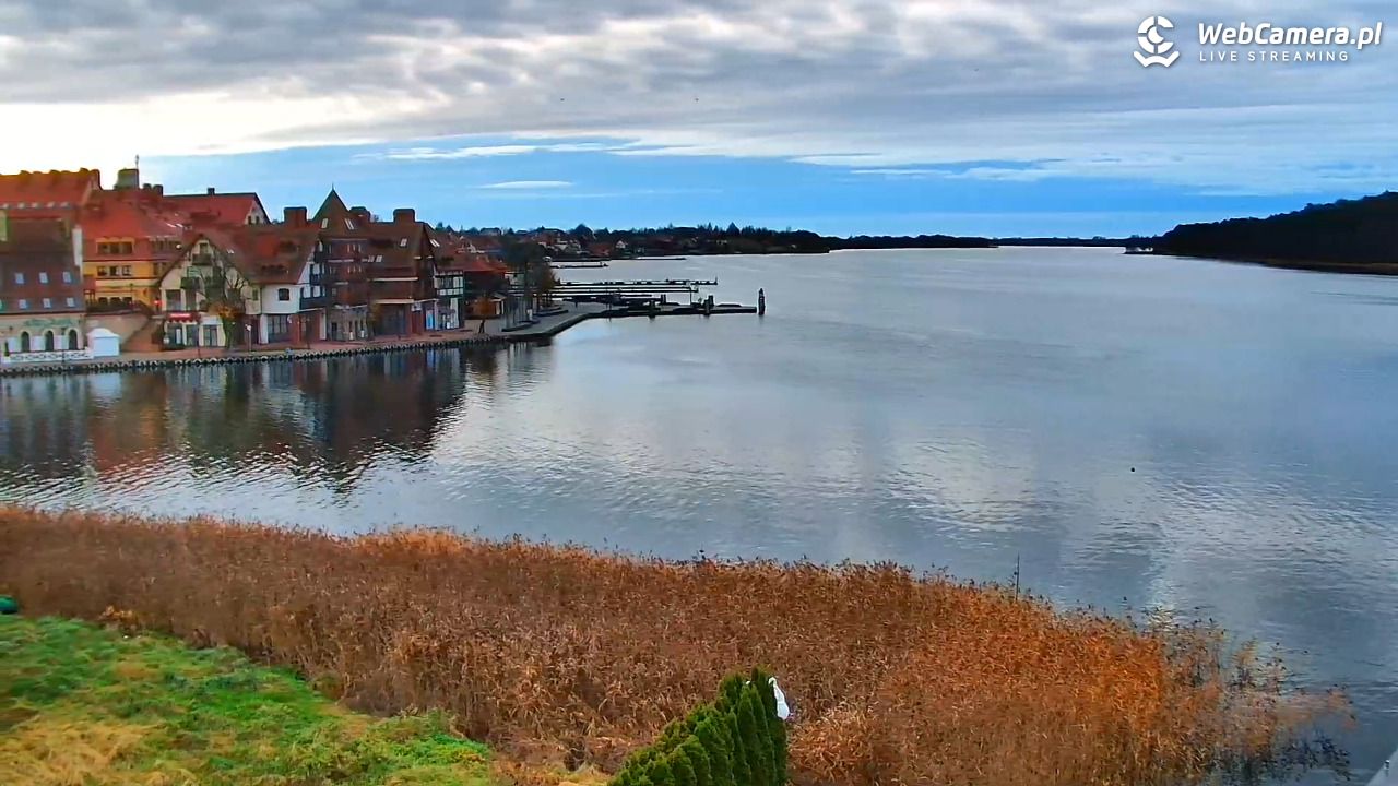 MIKOŁAJKI - widok na port - 15 listopad 2025, 07:11