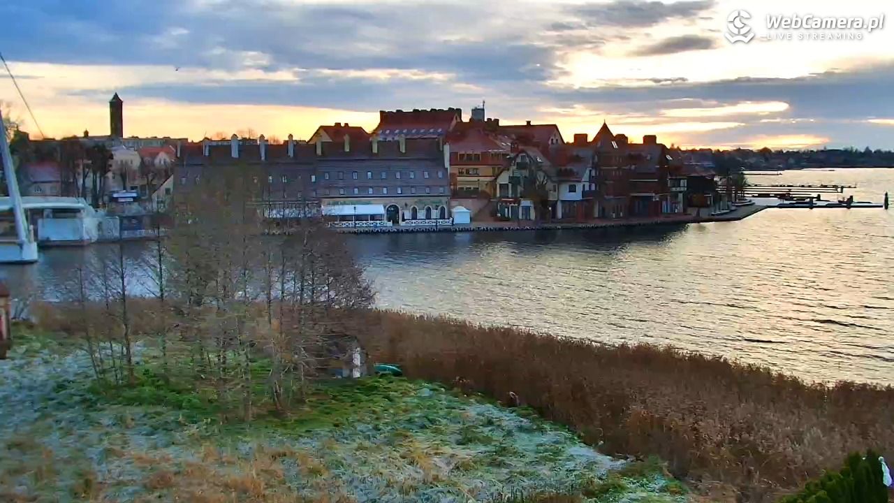 MIKOŁAJKI - widok na port - 16 listopad 2025, 07:34