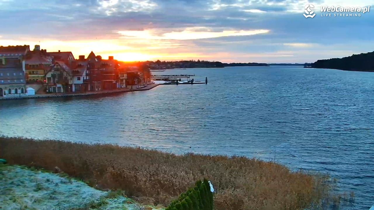 MIKOŁAJKI - widok na port - 16 listopad 2025, 07:05