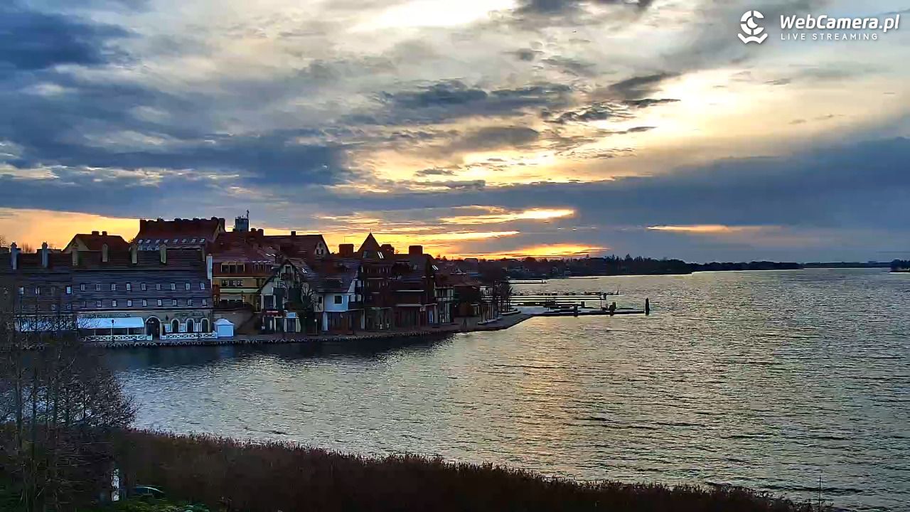 MIKOŁAJKI - widok na port - 16 listopad 2025, 07:30