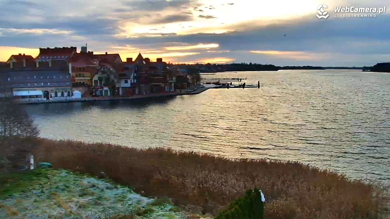 MIKOŁAJKI - widok na port - 16 listopad 2025, 07:33
