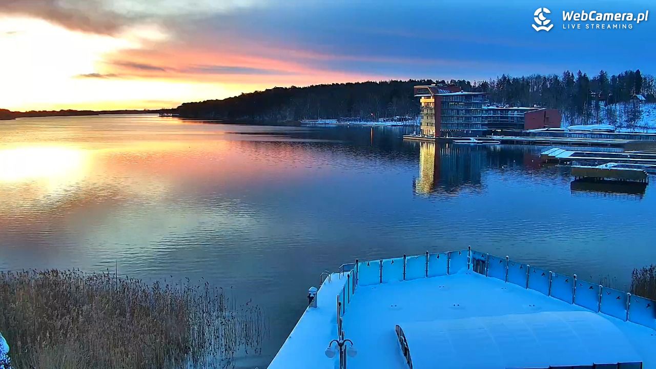 MIKOŁAJKI - widok na port - 31 grudzień 2025, 07:52