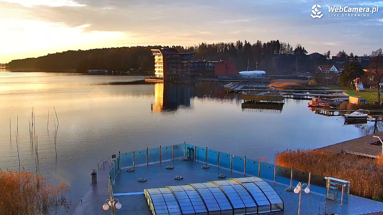 MIKOŁAJKI - widok na port - 14 listopad 2025, 07:23